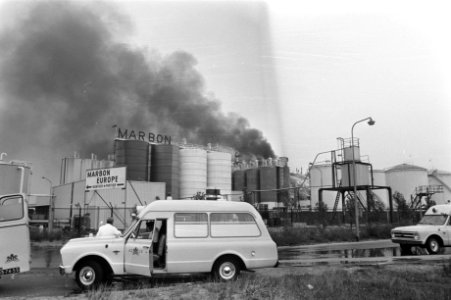 Brand bij Marbon, chemisch bedrijf, westelijk havengebied Amsterdam, overzicht, Bestanddeelnr 924-8047