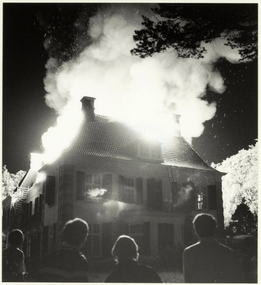 Brand in villa Belvedère, Bloemendaalseweg 6 in Overveen op 14 augustus 1983. NL-HlmNHA 54021392