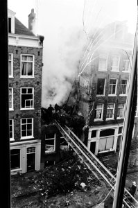 Brand en ontploffingen in pand aan de Quellijnstraat in Amsterdam, door gebroke, Bestanddeelnr 930-8811
