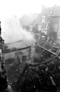 Brand bij Hernhutters te Zeist. Puinhopen na de brand, Bestanddeelnr 920-8181