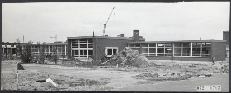 Bouwnijverheid, winkels, steden, scholen, Bestanddeelnr 072-0702