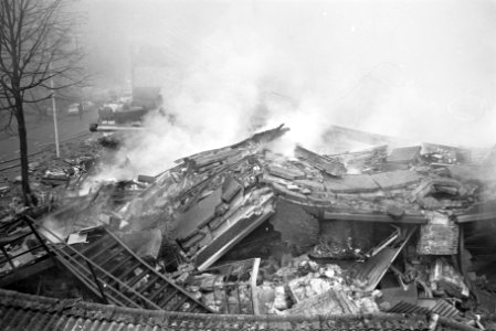 Brand in sigarenfabriek Karel I , Eindhoven afbebrand bloedplasmamagazijn, Bestanddeelnr 924-2822