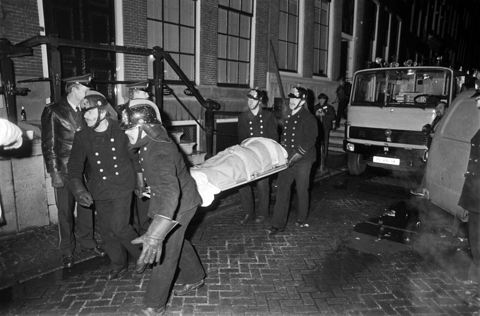 Brand in sexclubs aan de Oude Zijds Achterburgwal in Amsterdam, 13 doden brandw…, Bestanddeelnr 932-8111