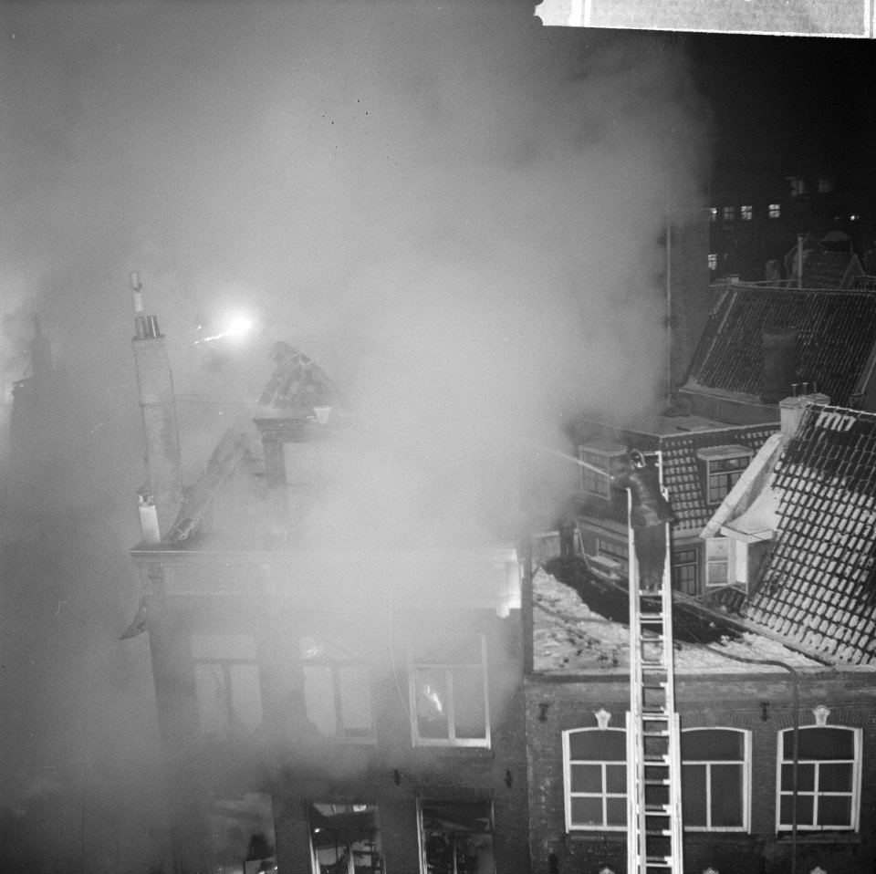 Brand in Spuistraat te Amsterdam bij de Fa. Westor, Bestanddeelnr 914-7320