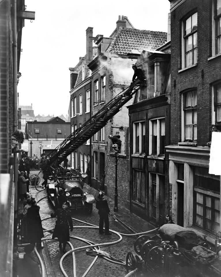 Brand in Vierwindenstraat te Am,sterdam, Bestanddeelnr 903-7716