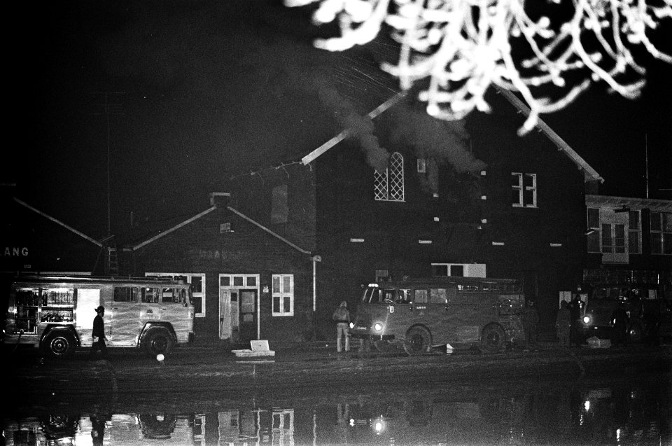 Brand in Van Hallstraat , Amsterdam, Bestanddeelnr 928-4563