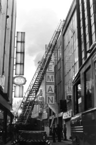 Brand in textielsupermarkt Zeeman aan Adamse Nieuwendijk. Beelden van de brand, Bestanddeelnr 931-9064