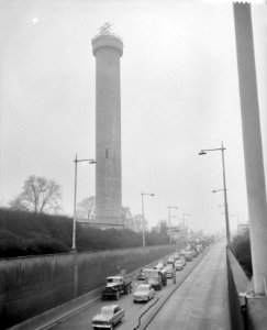 Bouw Euromast te Rotterdam. Op de voorgrond de toegang tot de Maastunnel, Bestanddeelnr 910-2285