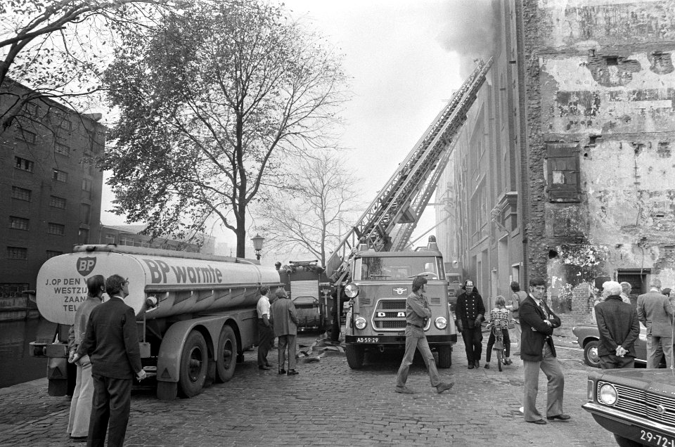 Brand aan Zoutkeetsgracht in Amsterdam in luciferopslag, Bestanddeelnr 926-7219