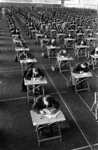 Bouw-examens in de Expohal te Hilversum. Overzicht Expohal al ongeveer 1200, Bestanddeelnr 921-2399