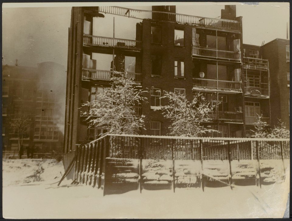 Brand aan de Admiraal de Ruyterweg te Amsterdam, januari 1918., Bestanddeelnr 158-2158