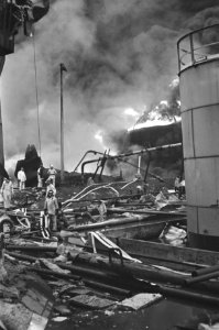 Brand bij Shell in Botlekgebied, Bestanddeelnr 921-0074