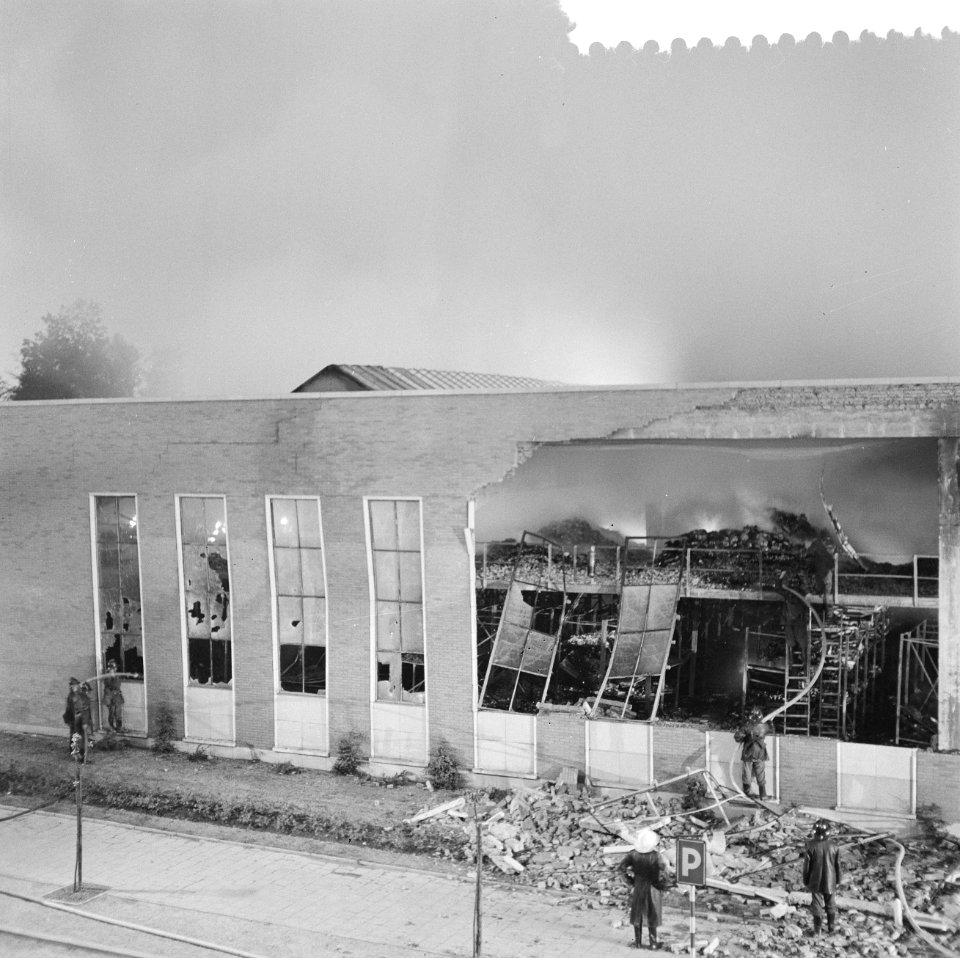 Brand bij Philips te Brussel, overzicht van de brand tijd het blussingswerk, Bestanddeelnr 910-5457