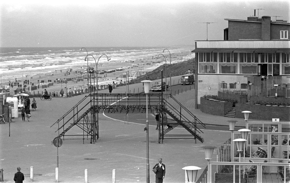 Bouwen van luchtbruggen in Zandvoort ivm wereldkampioenschap wielrennen, Bestanddeelnr 910-5597