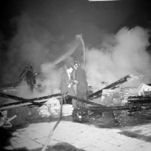 Brand bij NDSM in houtdrogerij, overzicht blussingswerkzaamheden, Bestanddeelnr 918-6404