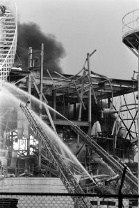 Brand bij Marbon, chemisch bedrijf, westelijk havengebied Amsterdam, overzicht, Bestanddeelnr 924-8048