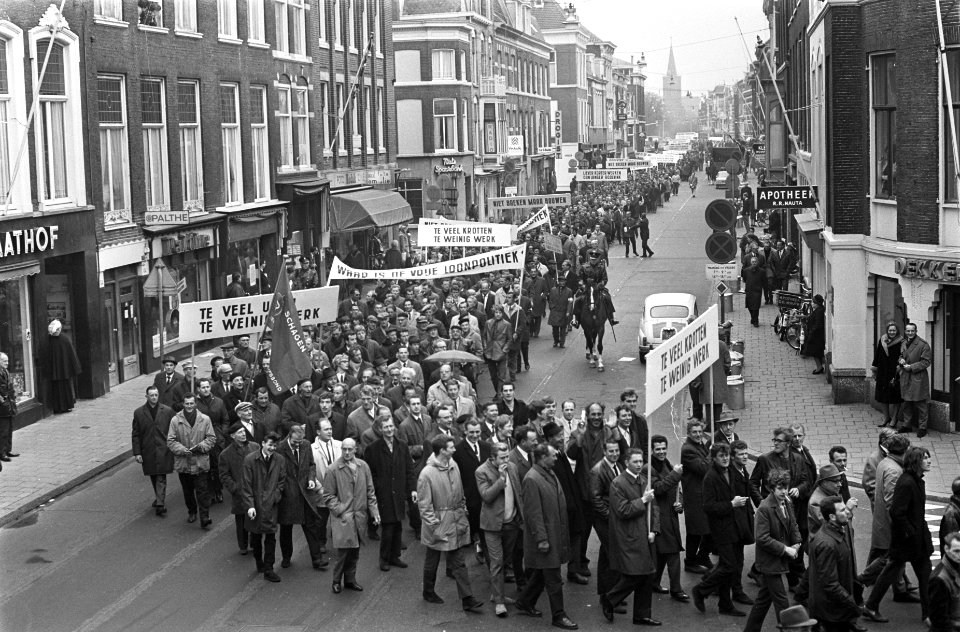 Bouwvakkers demonstreren in Den Haag . Aanvang demonstratie op het Malieveld, Bestanddeelnr 921-2151