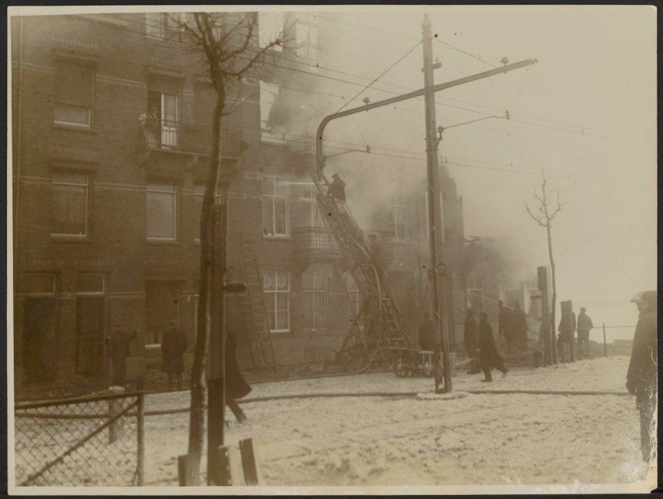 Brand aan de Admiraal de Ruyterweg., Bestanddeelnr 158-2113