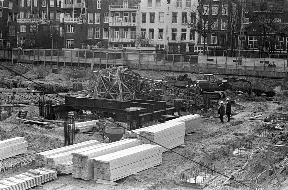 Bouwkraan omgevallen op bouwterrein in de Roeterstraat, Bestanddeelnr 920-1813