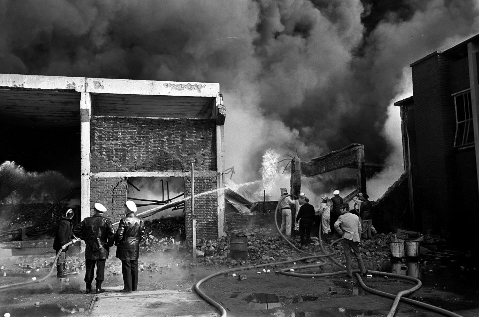 Brand bij Sikkens Lakfabriek te Sassenheim. Overzicht brand, Bestanddeelnr 921-1513
