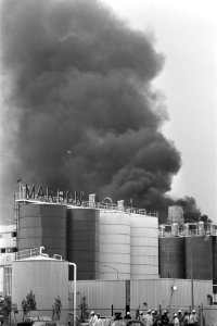 Brand bij Marbon, chemisch bedrijf, westelijk havengebied Amsterdam, overzicht, Bestanddeelnr 924-8043