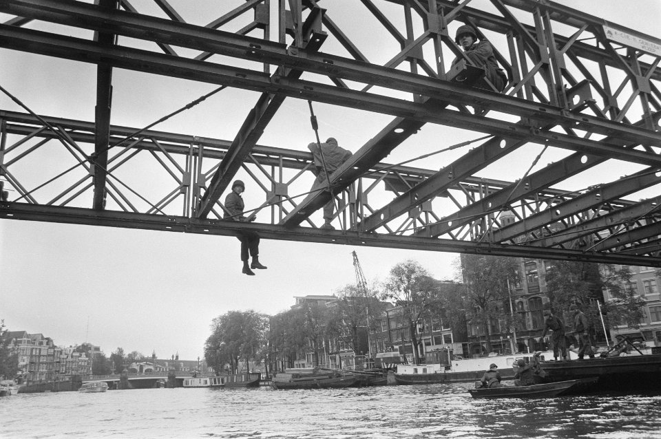 Bouw Baileybrug over de Amstel in Amsterdam i.v.m. Uitmarkt87, Bestanddeelnr 934-0593
