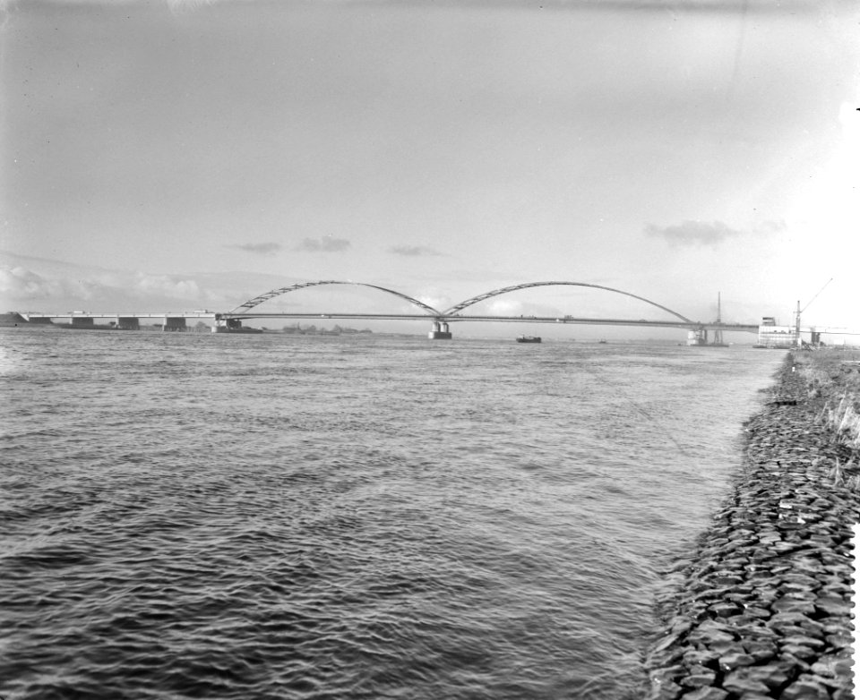 Bouw brug over de Merwede, Bestanddeelnr 911-8982