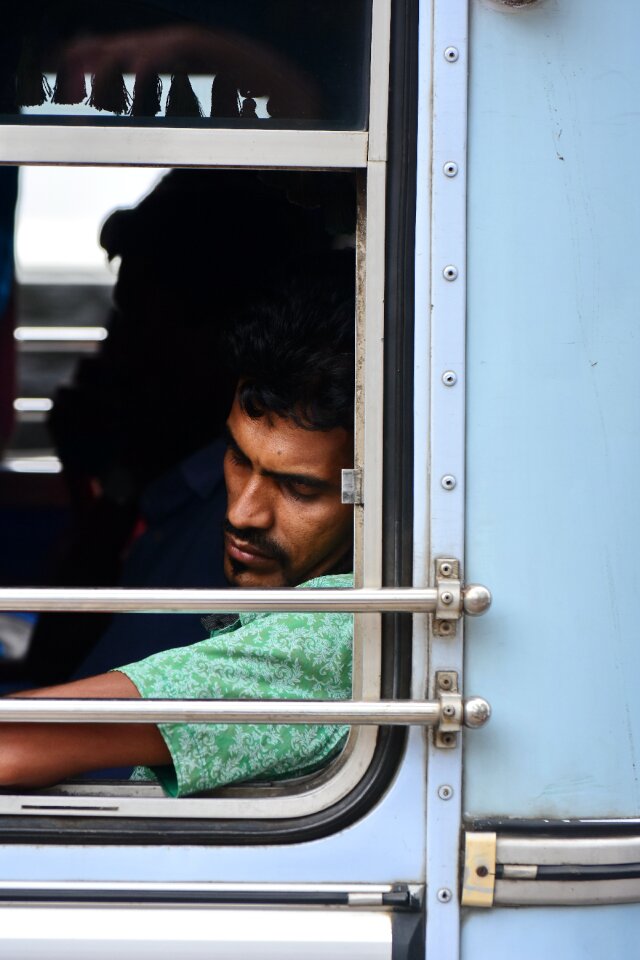 Sleep sri lanka bus