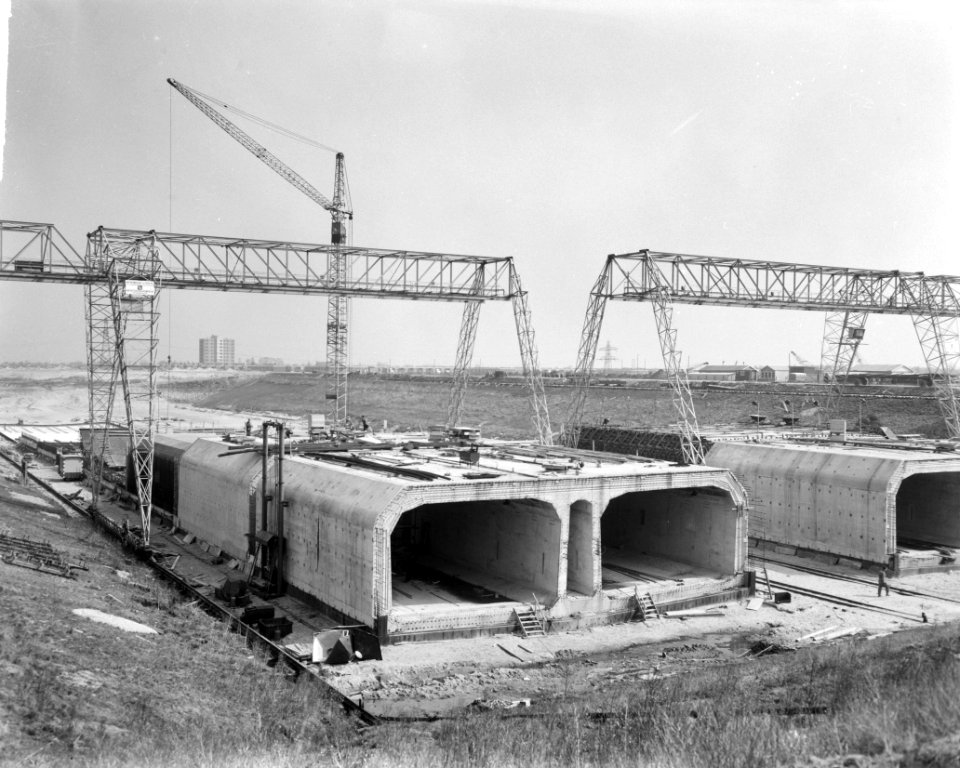 Bouw Caisson voor Coentunnel in Amsterdam-Noord Overzicht IJ-caisson, Bestanddeelnr 915-0232
