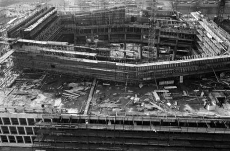 Bouw concertgebouw te Rotterdam, bovenaanzicht gezien van de oostzijde, Bestanddeelnr 916-0167