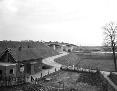 Bouw brug bij Rhenen over de Rijn, Bestanddeelnr 909-0861