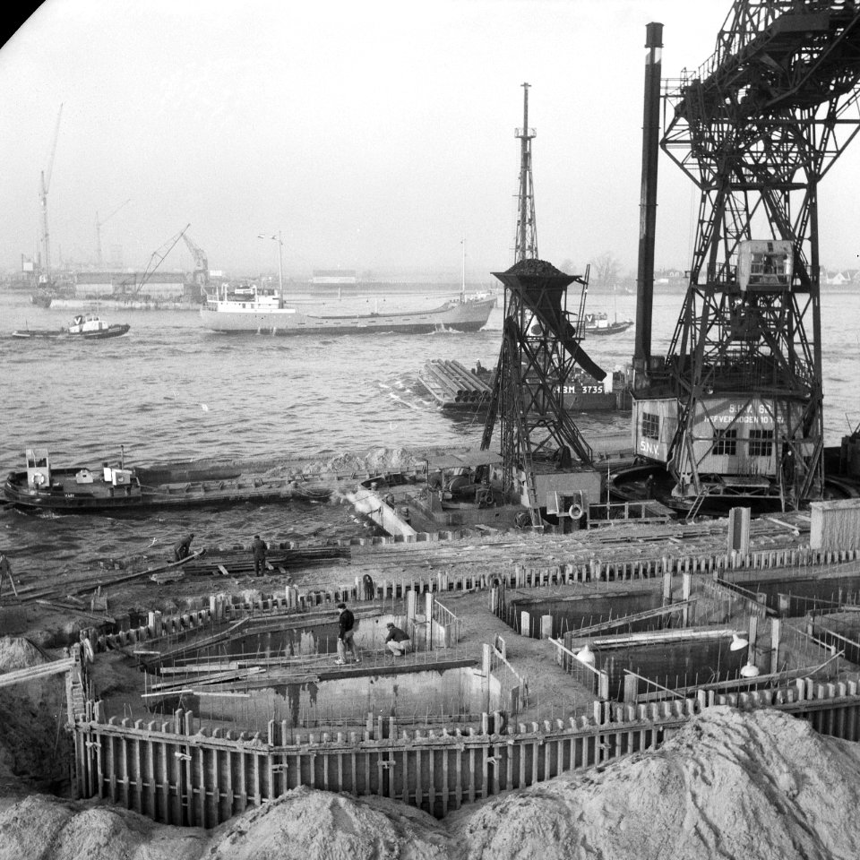 Bouw Brienenoordbrug te Rotterdam Het caisson, Bestanddeelnr 913-2416
