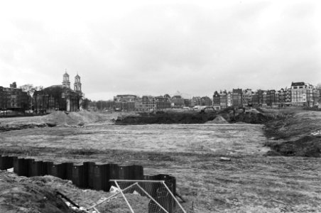 Bouwrijp maken van Waterlooplein in Amsterdam. Het Waterlooplein met Mozes en Aa, Bestanddeelnr 932-0771