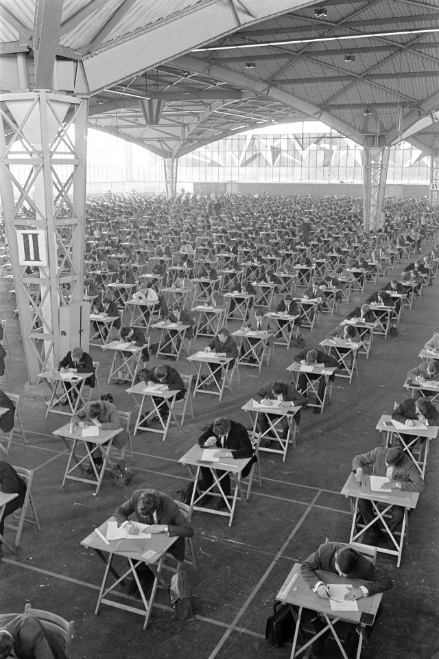 Bouw-examens in de Expohal te Hilversum. Overzicht, Bestanddeelnr 921-2402