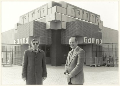 Bouwmaterialenbedrijf 'Gamma' met directeur H.Steenman en C.J.Valks. NL-HlmNHA 54014426