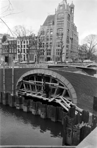 Bouw aan nieuwe brug over Leliegracht nabij Keizersgracht is bijna voltooid, Bestanddeelnr 931-3964