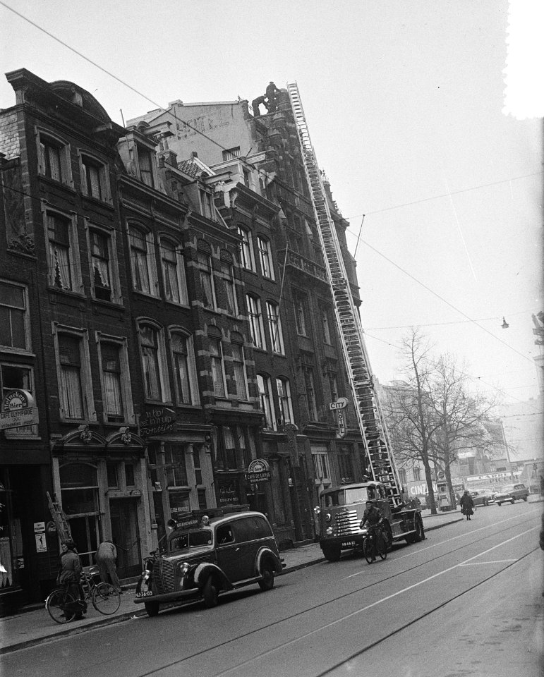 Bouwvallige dakgevel (Rembrandtplein Utrechtsestraat), Bestanddeelnr 906-3432