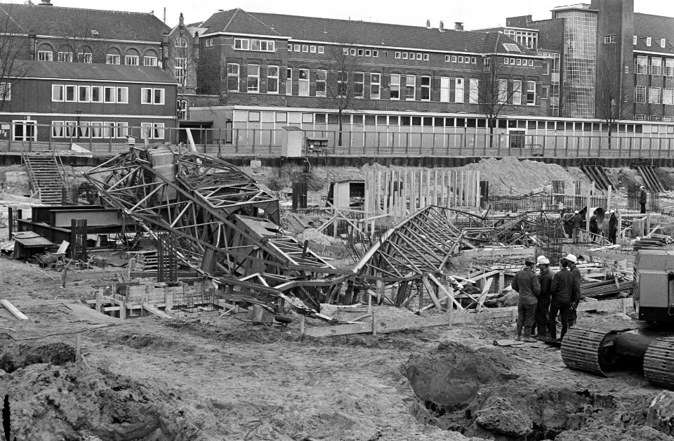Bouwkraan omgevallen op bouwterrein in de Roeterstraat, Bestanddeelnr 920-1812