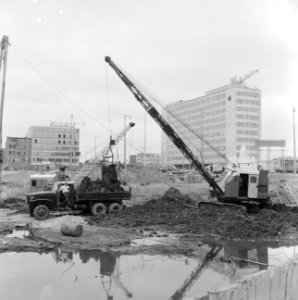 Bouwactiviteit aan het Hofplein te Rotterdam, Bestanddeelnr 911-3721 photo