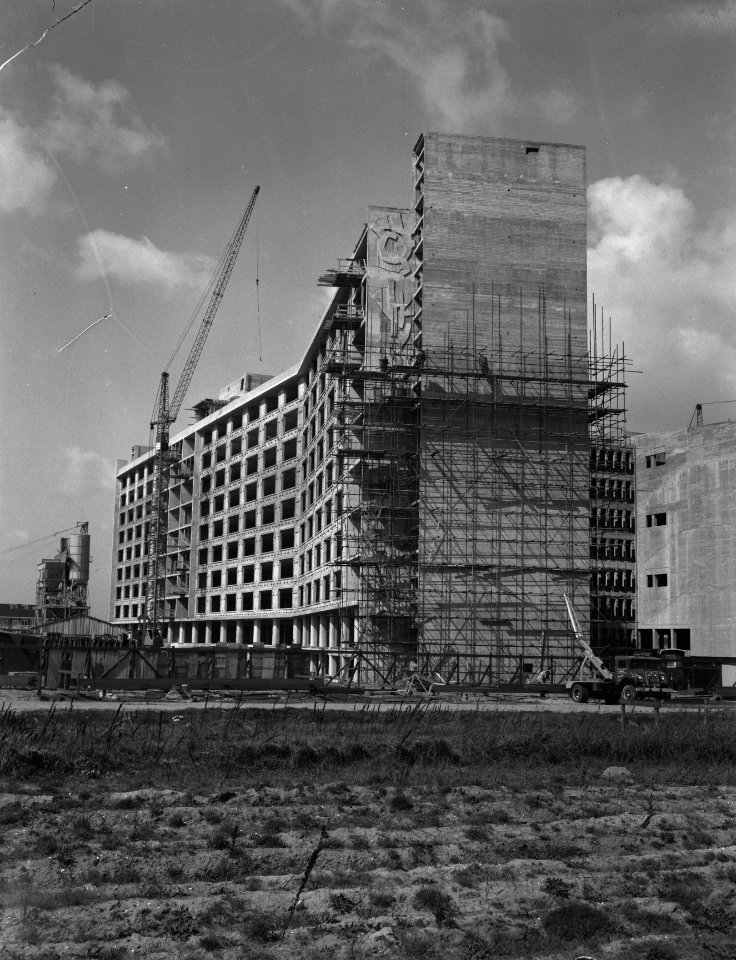 Bouw Academisch ziekenhuis aan de Amstelveenseweg, de grote vleugel van het ziek, Bestanddeelnr 911-1717