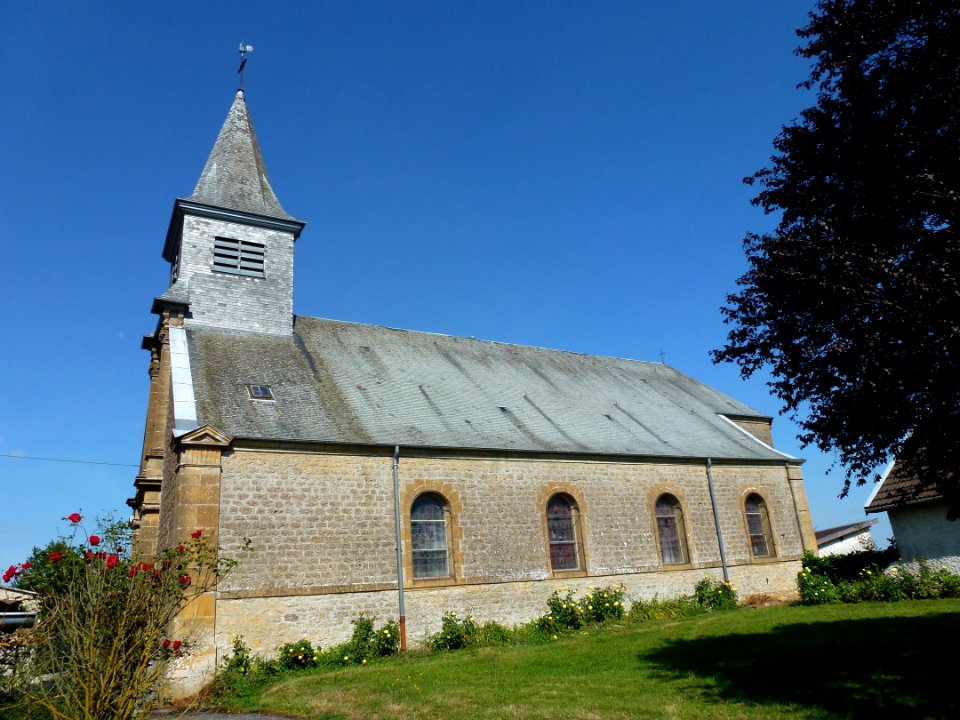 Bouvellemont (Ardennes) église, vue latérale