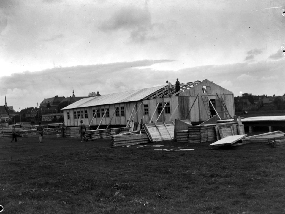 Bouw van noodwoningen bij Delft, Bestanddeelnr 900-8389 photo