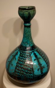 Bottle with floral decoration, Iran, Ilkhanid period, 1st half of 14th century, earthenware with black painting under torquoise glaze - Cincinnati Art Museum - DSC04064