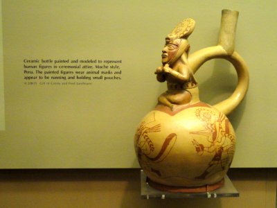 Bottle with human figures - Moche pottery in the American Museum of Natural History - DSC06073