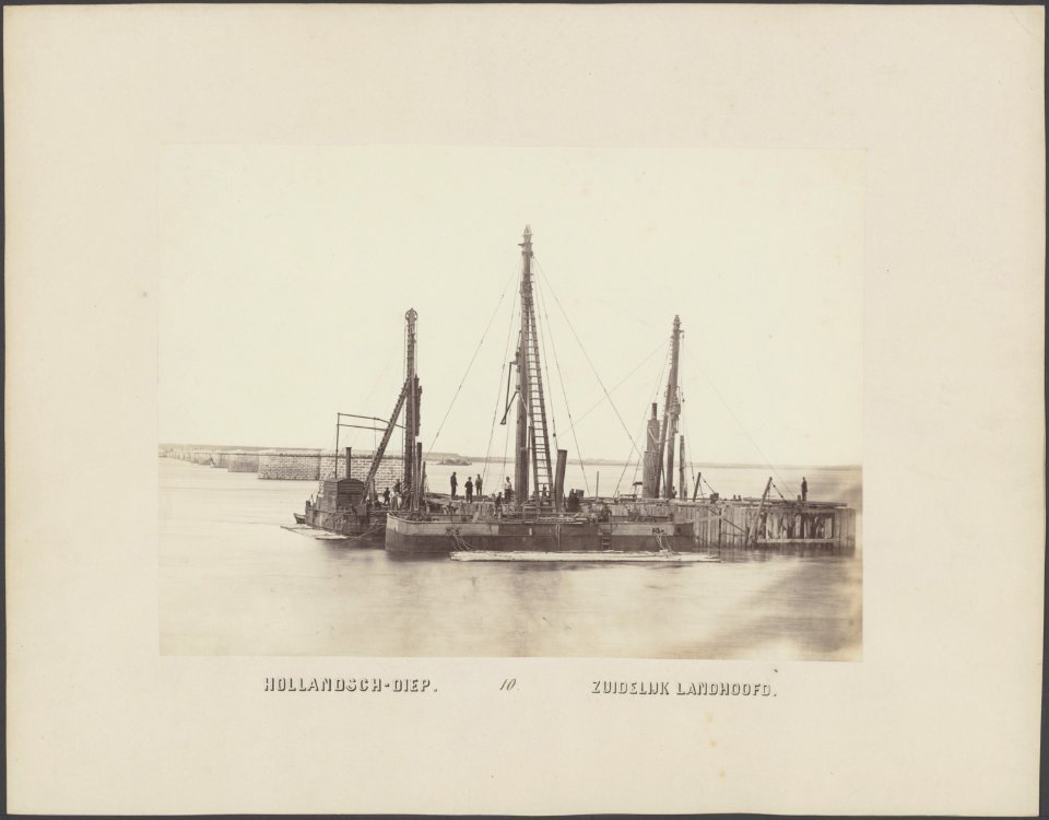 Bouw van pijlers voor een brug over het Hollandsch Diep. Zuidelijk landhoofd, Bestanddeelnr 624