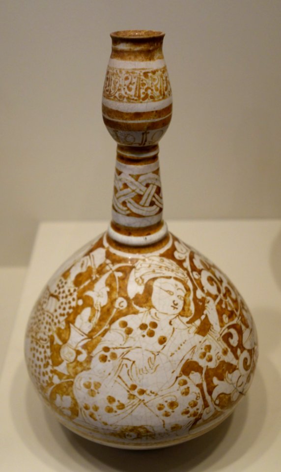 Bottle with design of three musicians, Iran, Seljuk period, late 12th or early 13th century, earthenware with overglaze luster painting - Cincinnati Art Museum - DSC04067