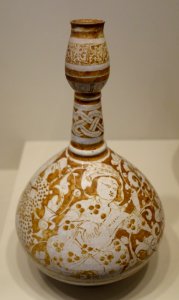 Bottle with design of three musicians, Iran, Seljuk period, late 12th or early 13th century, earthenware with overglaze luster painting - Cincinnati Art Museum - DSC04067