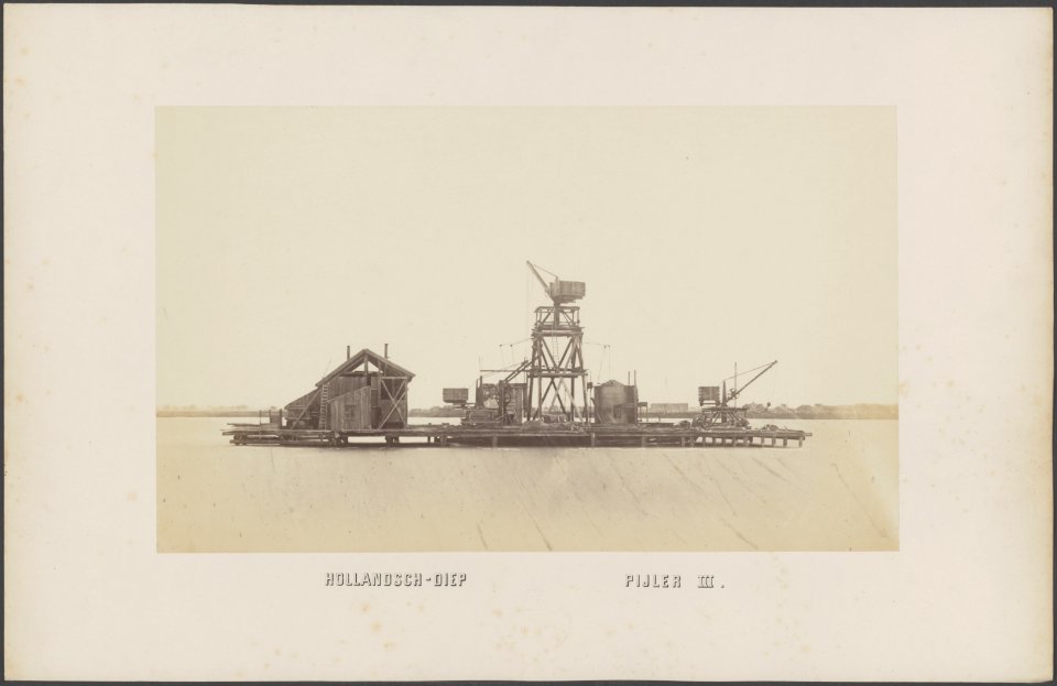Bouw van pijler III voor de brug over het Hollandsch Diep met behulp van een tij, Bestanddeelnr 617