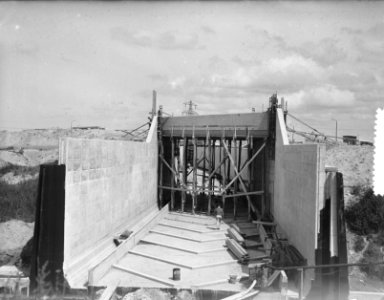 Bouw Velsertunnel, uitgang tunnel met aansluiting op spoorweg, Bestanddeelnr 907-2640