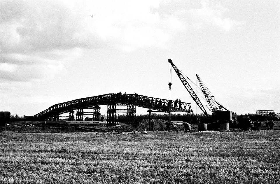 Bouw Bailybrug over Rijksweg 4 bij Schiphol, Bestanddeelnr 915-5699